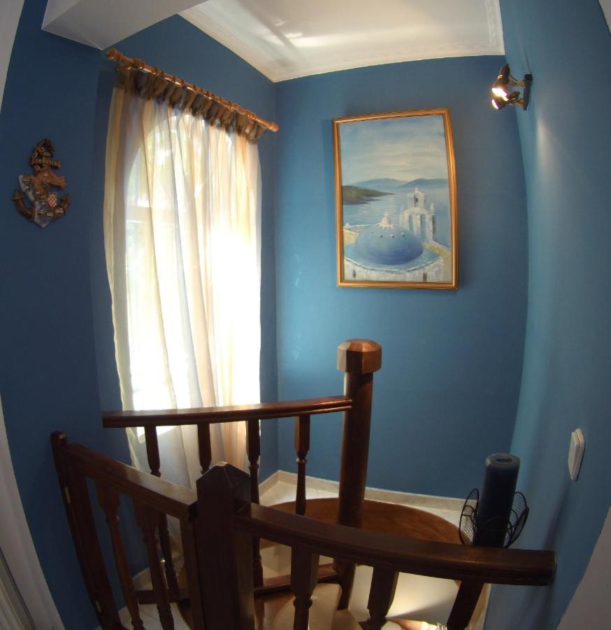 Blue & White Maisonette Over The Sea Near Sounio 수니언 외부 사진
